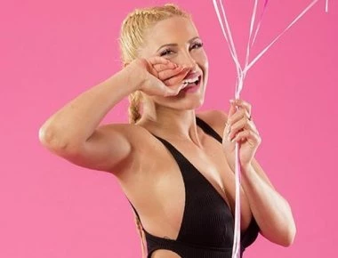 Η Ιωάννα Τούνη λανσάρει τα δικά της μαγιό και ο ανδρικός πληθυσμός ... «λιώνει» (φωτό)